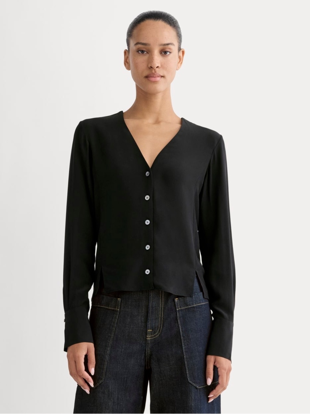 Everlane The V-Neck Blouse in Washable Silk Black Size 4 NWT